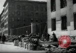 Immagine di Donne tedesche che liberano le macerie a Berlino Berlino Germania, 1947, secondo 56 filmato di repertorio 65675033269