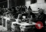 Immagine di Donne tedesche che liberano le macerie a Berlino Berlino Germania, 1947, secondo 61 filmato di repertorio 65675033269