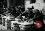 Immagine di Donne tedesche che liberano le macerie a Berlino Berlino Germania, 1947, secondo 62 filmato di repertorio 65675033269