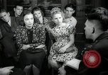 Immagine di Studenti tedeschi dopo la seconda guerra mondiale Francoforte GERMANIA, 1946, secondo 4 filmato di repertorio 65675033270