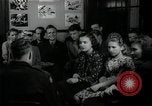 Immagine di Studenti tedeschi dopo la seconda guerra mondiale Francoforte GERMANIA, 1946, secondo 9 filmato di repertorio 65675033270