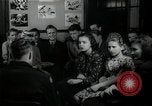 Immagine di Studenti tedeschi dopo la seconda guerra mondiale Francoforte GERMANIA, 1946, secondo 10 filmato di repertorio 65675033270