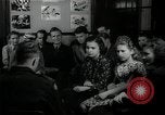 Immagine di Studenti tedeschi dopo la seconda guerra mondiale Francoforte GERMANIA, 1946, secondo 13 filmato di repertorio 65675033270