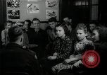 Immagine di Studenti tedeschi dopo la seconda guerra mondiale Francoforte GERMANIA, 1946, secondo 17 filmato di repertorio 65675033270