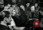 Immagine di Studenti tedeschi dopo la seconda guerra mondiale Francoforte GERMANIA, 1946, secondo 44 filmato di repertorio 65675033270