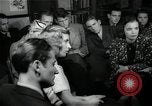 Immagine di Studenti tedeschi dopo la seconda guerra mondiale Francoforte GERMANIA, 1946, secondo 45 filmato di repertorio 65675033270