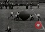 Immagine di Spingere la sfera corrispondono Chicago Illinois USA, 1932, secondo 16 filmato di repertorio 65675033275