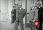 Immagine di Dwight D Eisenhower e Winston Churchill Washington DC USA, 1953, secondo 13 filmato di repertorio 65675033296