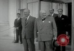 Immagine di Dwight D Eisenhower e Winston Churchill Washington DC USA, 1953, secondo 18 filmato di repertorio 65675033296