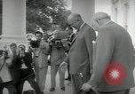 Immagine di Dwight D Eisenhower e Winston Churchill Washington DC USA, 1953, secondo 24 filmato di repertorio 65675033296