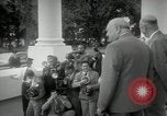 Immagine di Dwight D Eisenhower e Winston Churchill Washington DC USA, 1953, secondo 34 filmato di repertorio 65675033296