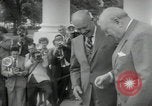 Immagine di Dwight D Eisenhower e Winston Churchill Washington DC USA, 1953, secondo 43 filmato di repertorio 65675033296