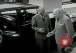 Immagine di Dwight D Eisenhower e Winston Churchill Washington DC USA, 1953, secondo 55 filmato di repertorio 65675033296