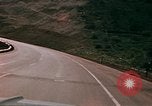 Immagine di Scene di strada Glenwood Canyon Colorado United States USA, 1971, secondo 17 filmato di repertorio 65675033331