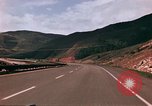 Immagine di Scene di strada Glenwood Canyon Colorado United States USA, 1971, secondo 24 filmato di repertorio 65675033331