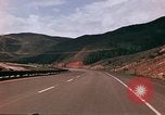 Immagine di Scene di strada Glenwood Canyon Colorado United States USA, 1971, secondo 25 filmato di repertorio 65675033331
