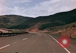 Immagine di Scene di strada Glenwood Canyon Colorado United States USA, 1971, secondo 26 filmato di repertorio 65675033331