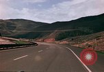 Immagine di Scene di strada Glenwood Canyon Colorado United States USA, 1971, secondo 27 filmato di repertorio 65675033331
