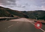 Immagine di Scene di strada Glenwood Canyon Colorado United States USA, 1971, secondo 37 filmato di repertorio 65675033331
