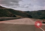 Immagine di Scene di strada Glenwood Canyon Colorado United States USA, 1971, secondo 38 filmato di repertorio 65675033331