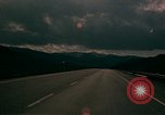 Immagine di Scene di strada Glenwood Canyon Colorado United States USA, 1971, secondo 44 filmato di repertorio 65675033331