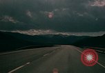 Immagine di Scene di strada Glenwood Canyon Colorado United States USA, 1971, secondo 55 filmato di repertorio 65675033331