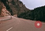 Immagine di Scene di strada Glenwood Canyon Colorado United States USA, 1971, secondo 57 filmato di repertorio 65675033331