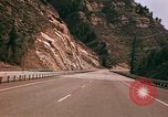 Immagine di Scene di strada Glenwood Canyon Colorado United States USA, 1971, secondo 62 filmato di repertorio 65675033331