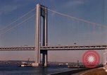 Immagine di Verrazzano Narrows Bridge Brooklyn New York City USA, 1971, secondo 33 filmato di repertorio 65675033334
