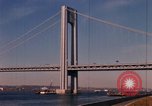 Immagine di Verrazzano Narrows Bridge Brooklyn New York City USA, 1971, secondo 34 filmato di repertorio 65675033334