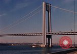 Immagine di Verrazzano Narrows Bridge Brooklyn New York City USA, 1971, secondo 37 filmato di repertorio 65675033334