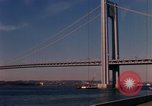 Immagine di Verrazzano Narrows Bridge Brooklyn New York City USA, 1971, secondo 39 filmato di repertorio 65675033334