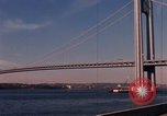Immagine di Verrazzano Narrows Bridge Brooklyn New York City USA, 1971, secondo 41 filmato di repertorio 65675033334