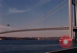 Immagine di Verrazzano Narrows Bridge Brooklyn New York City USA, 1971, secondo 42 filmato di repertorio 65675033334