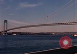 Immagine di Verrazzano Narrows Bridge Brooklyn New York City USA, 1971, secondo 51 filmato di repertorio 65675033334
