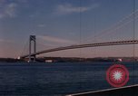 Immagine di Verrazzano Narrows Bridge Brooklyn New York City USA, 1971, secondo 54 filmato di repertorio 65675033334