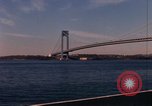 Immagine di Verrazzano Narrows Bridge Brooklyn New York City USA, 1971, secondo 58 filmato di repertorio 65675033334