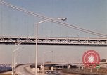 Immagine di Ponte di Verrazzano Brooklyn New York City USA, 1965, secondo 13 filmato di repertorio 65675033336