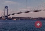 Immagine di Ponte di Verrazzano Brooklyn New York City USA, 1965, secondo 52 filmato di repertorio 65675033336