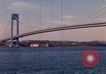 Immagine di Ponte di Verrazzano Brooklyn New York City USA, 1965, secondo 53 filmato di repertorio 65675033336