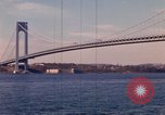 Immagine di Ponte di Verrazzano Brooklyn New York City USA, 1965, secondo 55 filmato di repertorio 65675033336