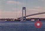 Immagine di Ponte di Verrazzano Brooklyn New York City USA, 1965, secondo 57 filmato di repertorio 65675033336