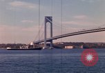 Immagine di Ponte di Verrazzano Brooklyn New York City USA, 1965, secondo 59 filmato di repertorio 65675033336