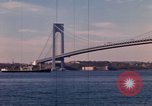 Immagine di Ponte di Verrazzano Brooklyn New York City USA, 1965, secondo 61 filmato di repertorio 65675033336