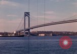Immagine di Ponte di Verrazzano Brooklyn New York City USA, 1965, secondo 62 filmato di repertorio 65675033336