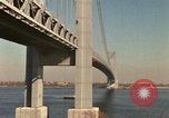 Immagine di Ponte di Verrazzano Staten Island New York USA, 1965, secondo 56 filmato di repertorio 65675033337