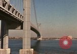 Immagine di Ponte di Verrazzano Staten Island New York USA, 1965, secondo 59 filmato di repertorio 65675033337