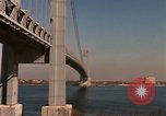 Immagine di Ponte di Verrazzano Staten Island New York USA, 1965, secondo 60 filmato di repertorio 65675033337