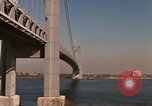Immagine di Ponte di Verrazzano Staten Island New York USA, 1965, secondo 62 filmato di repertorio 65675033337