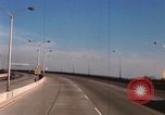 Standbild verrazzano-Brücke New York City USA, 1965, aus Sekunde 48 historischem Filmmaterial Videoclip 65675033338